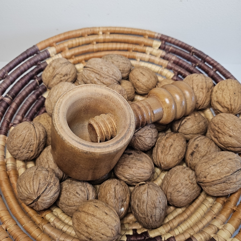 Carved Wood screw In nutcracker decorative Retro wooden nut Cracker